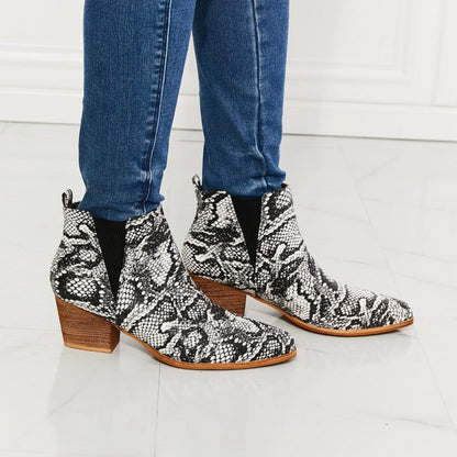 MMShoes Back At It Point Toe Women Bootie in Snakeskin