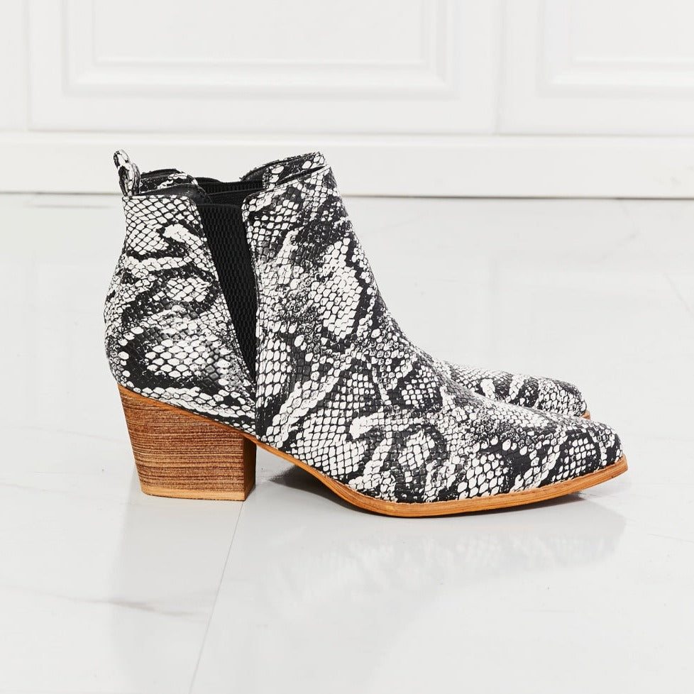 MMShoes Back At It Point Toe Women Bootie in Snakeskin