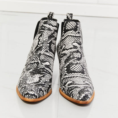 MMShoes Back At It Point Toe Women Bootie in Snakeskin