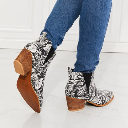 MMShoes Back At It Point Toe Women Bootie in Snakeskin